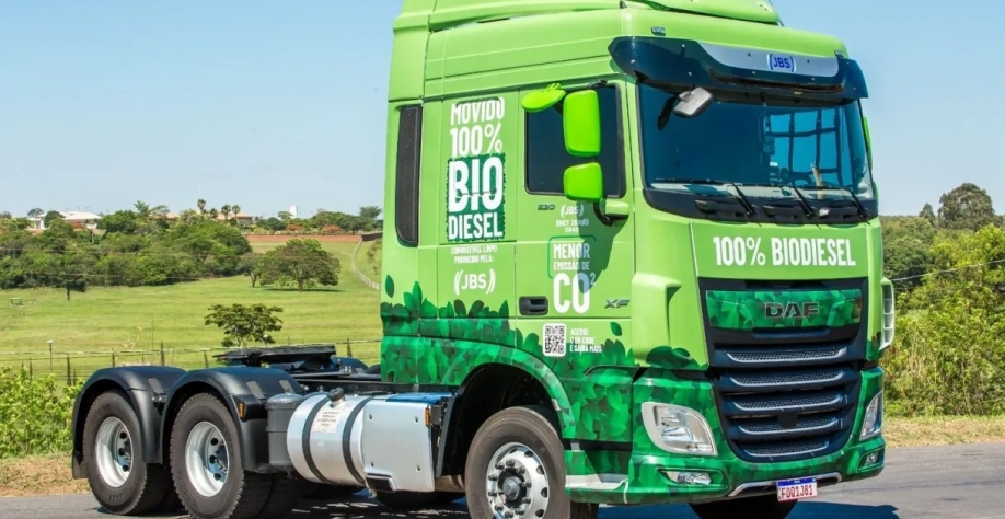 Caminhão JBS 100% biodiselDivulgação