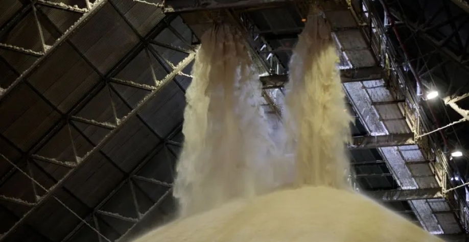 Terminal de açúcar no porto de Santos: mercado se preocupa com a oferta da commodity(Bloomberg/Patricia Monteiro)