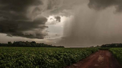 Temporais se espalham e temperaturas voltam ao padrão no Brasil