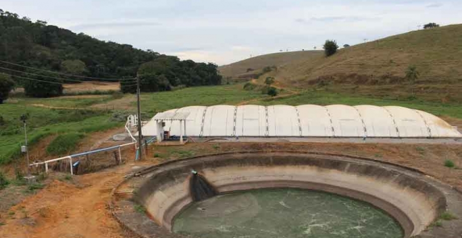 Propriedades podem economizar R$ 2,88 mil por ano com a substituição de dois botijões de GLP por biogás gerado em biodigestores — Foto: Marco La Falce/Embrapa