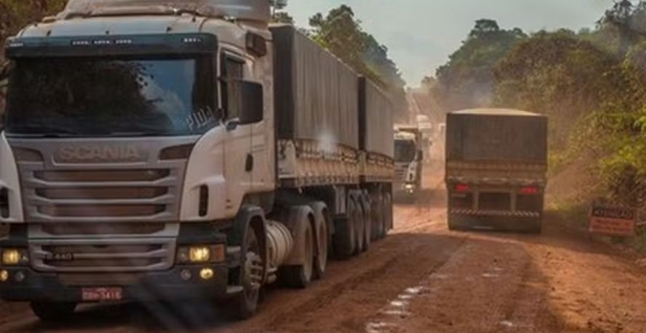 Estradas não pavimentadas ou precárias geram perdas na produção de grãos — Foto: Marcos Camargo