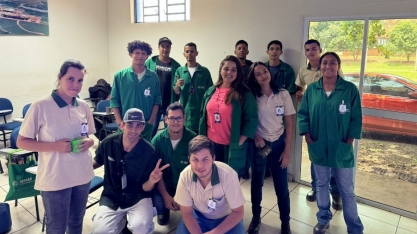 Alcoolvale: aprendizes do Senar participam de aulas de informática e matemática