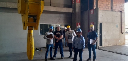 Alcoolvale: Colaboradora é capacitada como instrutora de operação de ponte rolante