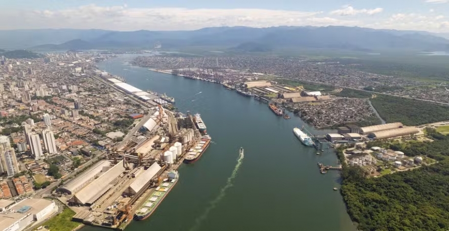 Movimentação de cargas do porto de Santos em 2023 foi de 173,3 milhões de toneladas, avanço de 6,7% em relação ao registrado em 2022 — Foto: Alphamar