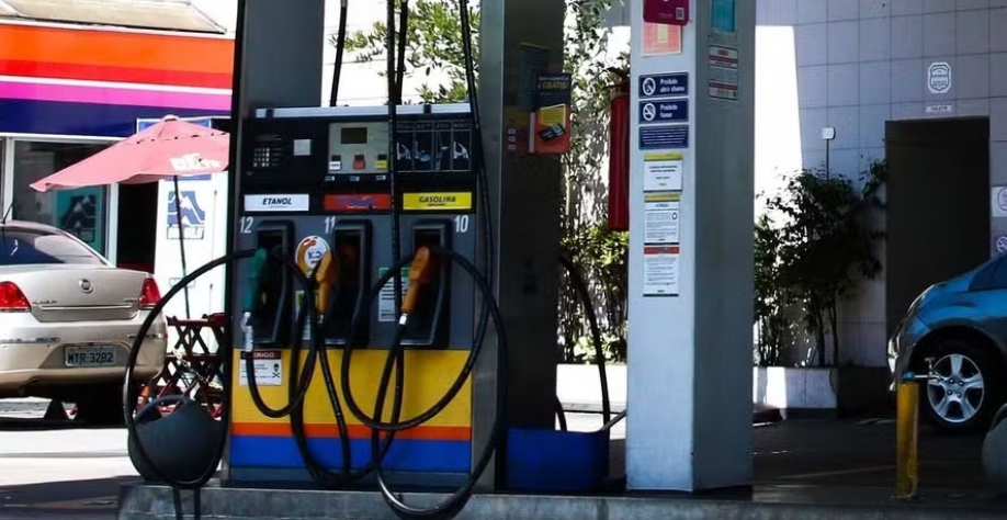 Os preços do etanol recuaram em 13 Estados e no DF em uma semana, subiram em nove e ficaram estáveis em outros quatro — Foto: Agência Brasil/Rovena Rosa