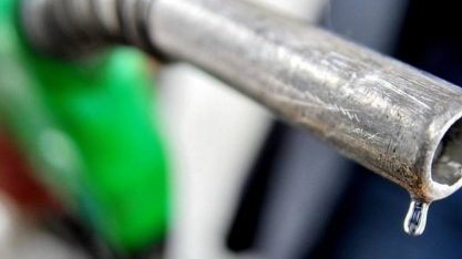 Preço da gasolina cai 0,35% e etanol fica mais barato, aponta estudo