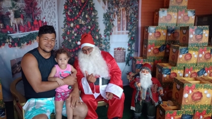 Colaboradores da Alcoolvale e Unialco recebem cestas natalinas