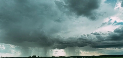 Temporais e raios marcam o fim da semana; veja a previsão do tempo para cada região