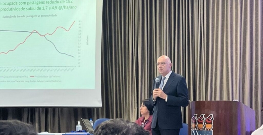 O consultor Plínio Nastari citou informações que apontam o futuro promissor do etanol. Foto: Sindalcool-PB