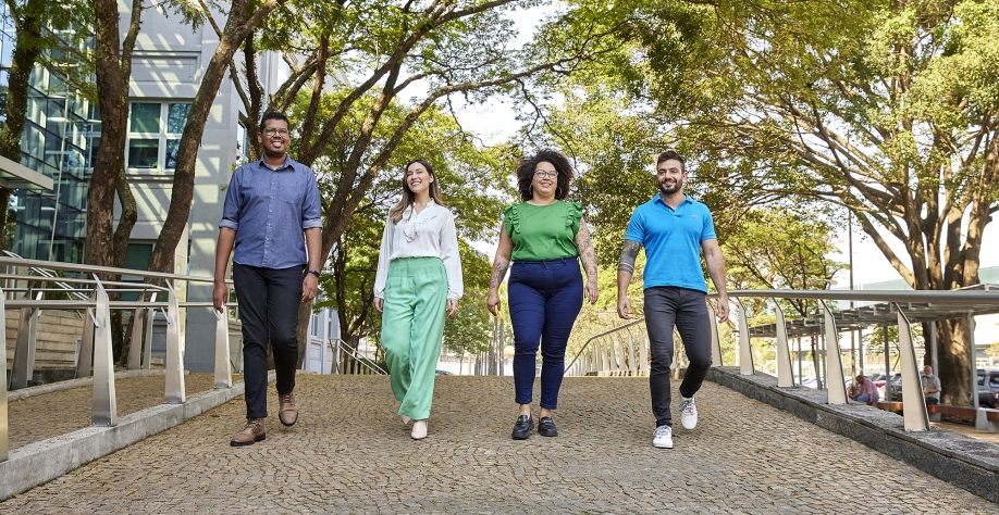 Além de apoiar o crescimento de seus profissionais, a empresa pretende também abrir 5.000 postos de trabalho, avançando como a maior empregadora do país