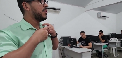 Estação digital na Cooperativa Pindorama qualifica jovens para o mundo da informática