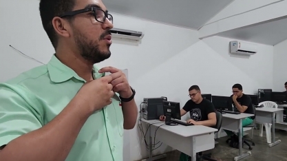 Estação digital na Cooperativa Pindorama qualifica jovens para o mundo da informática