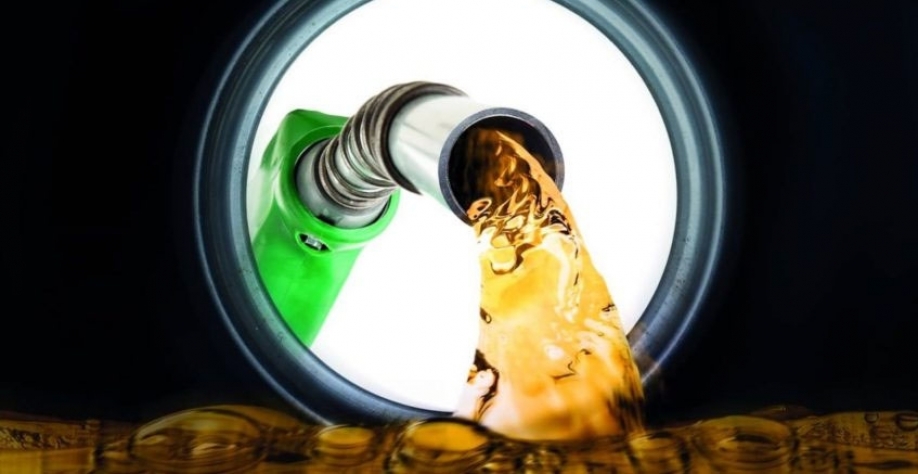 Articulista afirma que caminho para o protagonismo do Brasil na transição energética está aberto; na imagem, um navio de fábrica da Petrobras no mar...