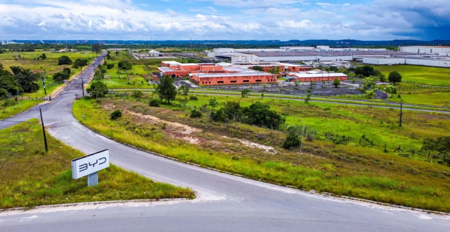 BYD inicia construção de complexo fabril de veículos elétricos em Camaçari, na Bahia (Foto: Divulgação)