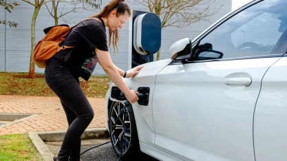 Com promessa de bilhões das montadoras, casamento entre etanol e elétrico é aposta