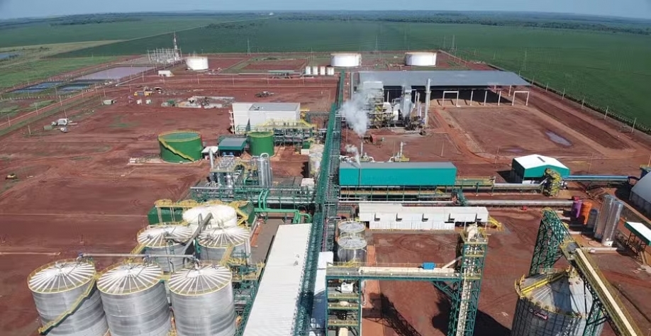 Investimento da empresa na ampliação da usina de etanol de milho consumiu recursos — Foto: Cerradinho / Divulgação