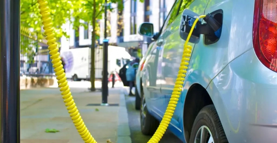 Indústria: programa de descarbonização e mobilidade inclui veículos híbridos (Martin Pickard/Getty Images)