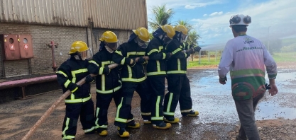 Alcoolvale: colaboradores participam de treinamento de Brigada de Incêndio