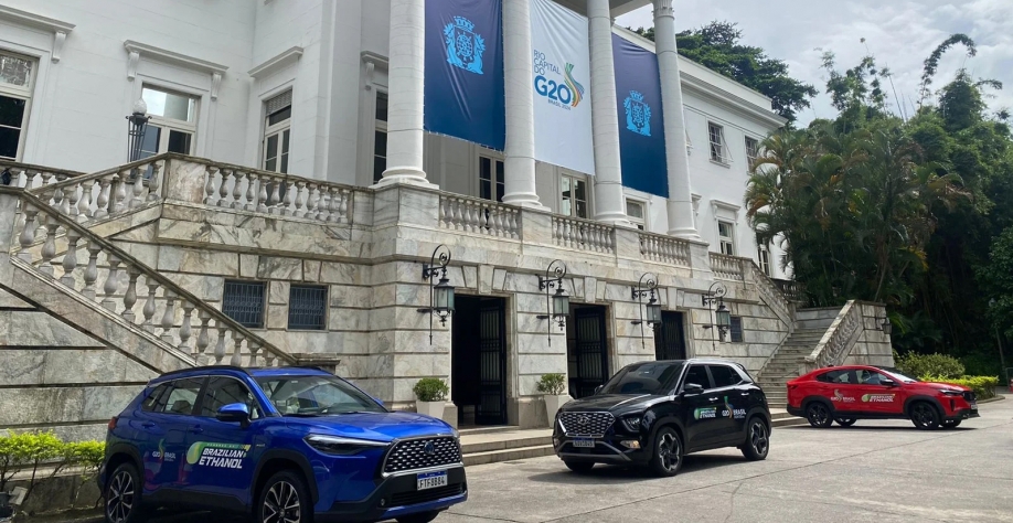 Veículos híbridos-flex e flex com etanol transportam delegações para as reuniões da Presidência brasileira do G20 (Foto: Divulgação Unica)