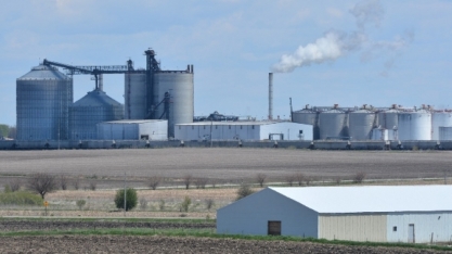 Etanol/EUA: produção recua 3% na semana, para 954 mil barris por dia