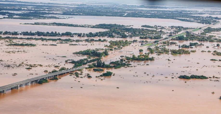 Sobrevoo em Canoas, no Rio Grande do Sul, tomada pela água devido a fortes chuvas (Foto: Ricardo Stuckert/PR)