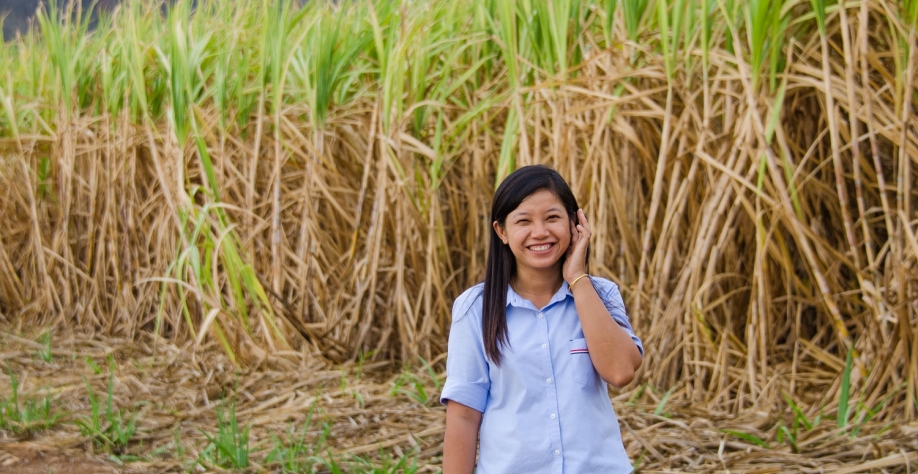 Pequeno agricultor de cana-de-açúcar Chiraphon Rose Bhunpeng, província de Saraburi, Tailândia. Crédito: Joe Woodruff