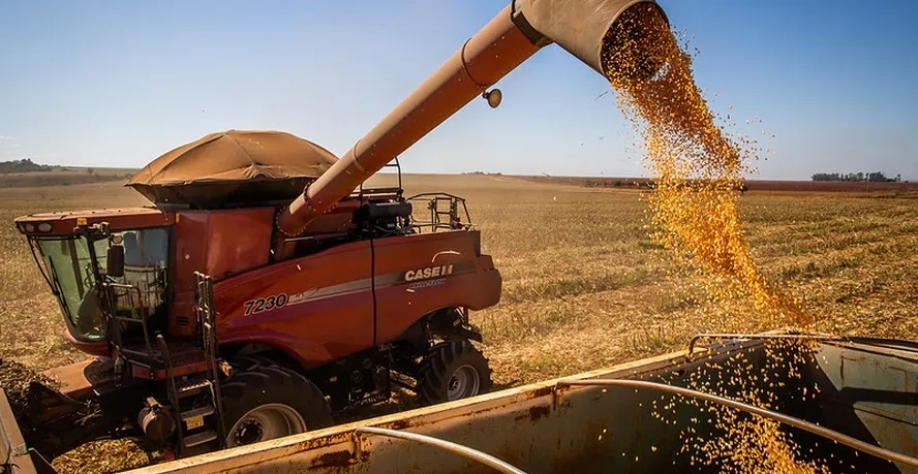 Cerca de 60% do faturamento do setor é formado por maquinários voltados para a produção de soja e milho — Foto: Wenderson Araujo/CNA
