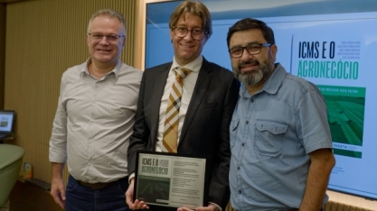 Equipe Estiva participa de simpósio sobre tributação e agronegócio