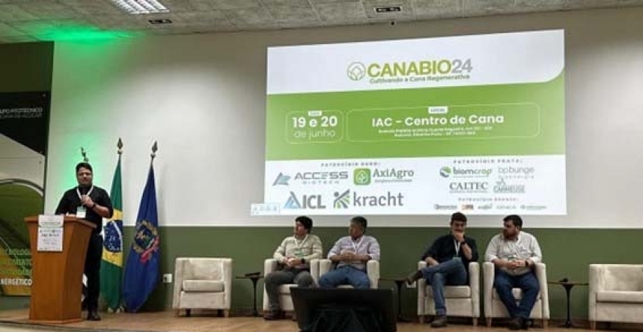 Mario Dias, Gerente Corporativo de Desenvolvimento Agronômico, faz moderação de painel no Canabio 2024 Crédito: Organização Cana