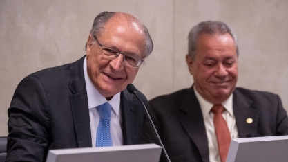 Tributação verde vai incentivar carros que poluem menos, inclusive elétricos, defende Alckmin