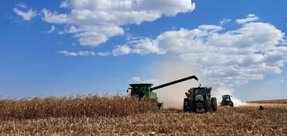 Em fazenda de soja, máquina só engole biodiesel puro