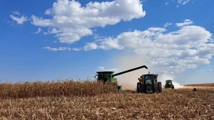 Em fazenda de soja, máquina só engole biodiesel puro