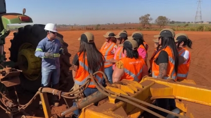 Mulheres são treinadas para o trabalho em usinas de cana-de-açúcar