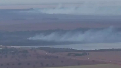 Fogo atravessa o Rio Correntes e atinge fazenda de Sonora