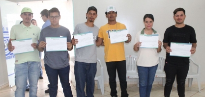 Formada a primeira turma de aprendizes em manutenção de tratores da Alcoolvale