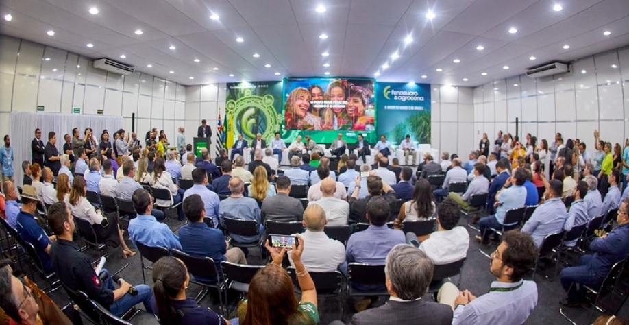 Fenasucro & Agrocana contará com mais de 50 palestrantes e líderes renomados, apresentando mais de 100 horas de conteúdos