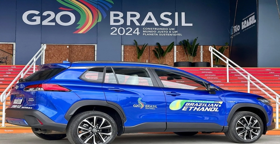 Carros movidos a etanol transportam delegações que participam de reuniões de chanceleres do G20 no Rio (Foto: Divulgação MRE)