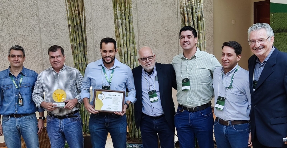 Equipe da Alta Mogiana recebe troféu de Campeã Nacional do 2º Prêmio Produtividade com Modernidade