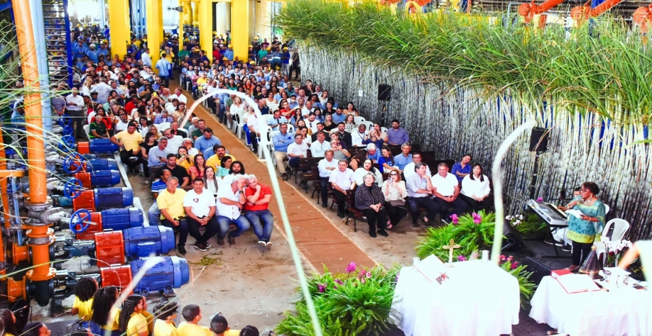 Mais de 500 pessoas, entre colaboradores e seus familiares, fornecedores, parceiros agrícolas e pessoas da comunidade do entorno, participaram do ato litúrgico na unidade Marituba - Foto: Assessoria