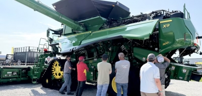Tratores usados dominam a maior feira agrícola dos Estados Unidos