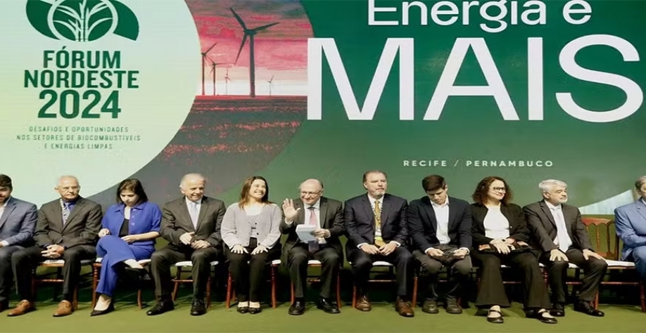 Fórum em Recife debateu os desafios e oportunidades nos segmentos de biocombustíveis e energias limpas — Foto: Valdenio Vieira/SEAUD-PR