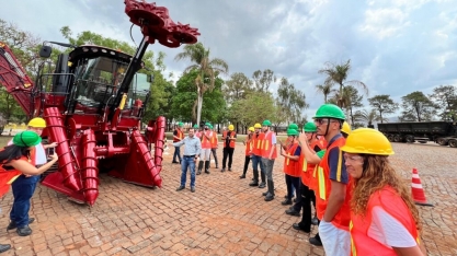 Jalles recebe visita de influenciadores