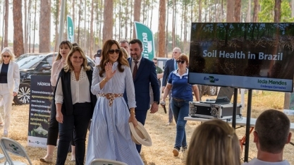 Rainha da Dinamarca conhece tecnologias para produção sustentável no Cerrado