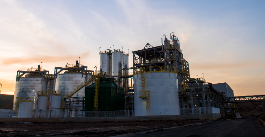 Indústria produz etanol de 1ª geração e será ampliada para a produção do biocombustível de 2ª geração - Foto: Divulgação