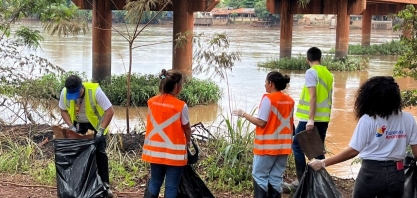 Tereos realiza ação de limpeza nas margens do rio Pardo em Guaíra