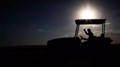 Nova resolução do Contran regula trânsito de máquinas agrícolas e reforça segurança no campo