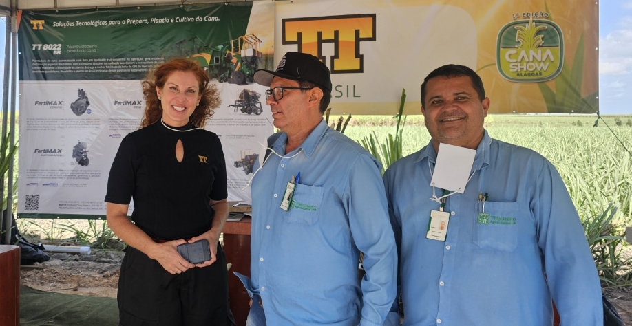 Márcia, gerente comercial da TT do Brasil, recebe clientes da Usina Triunfo, durante o CanaShow-Alagoas