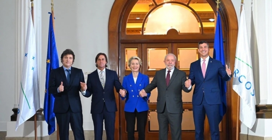 Presidentes dos países membros do Mercosul e Ursula von der Leyen participam de cúpula no Uruguai