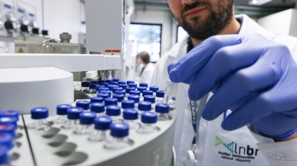 Nova matéria-prima para combustível sustentável de aviação pode reduzir emissões de carbono em 50%