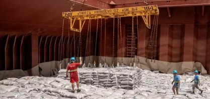 Alta do dólar estimula fixação de preços de açúcar por usinas